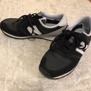 New Balance Sneakers (420)